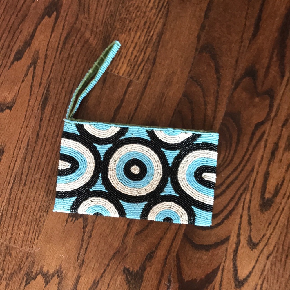 Beaded wristlet purse